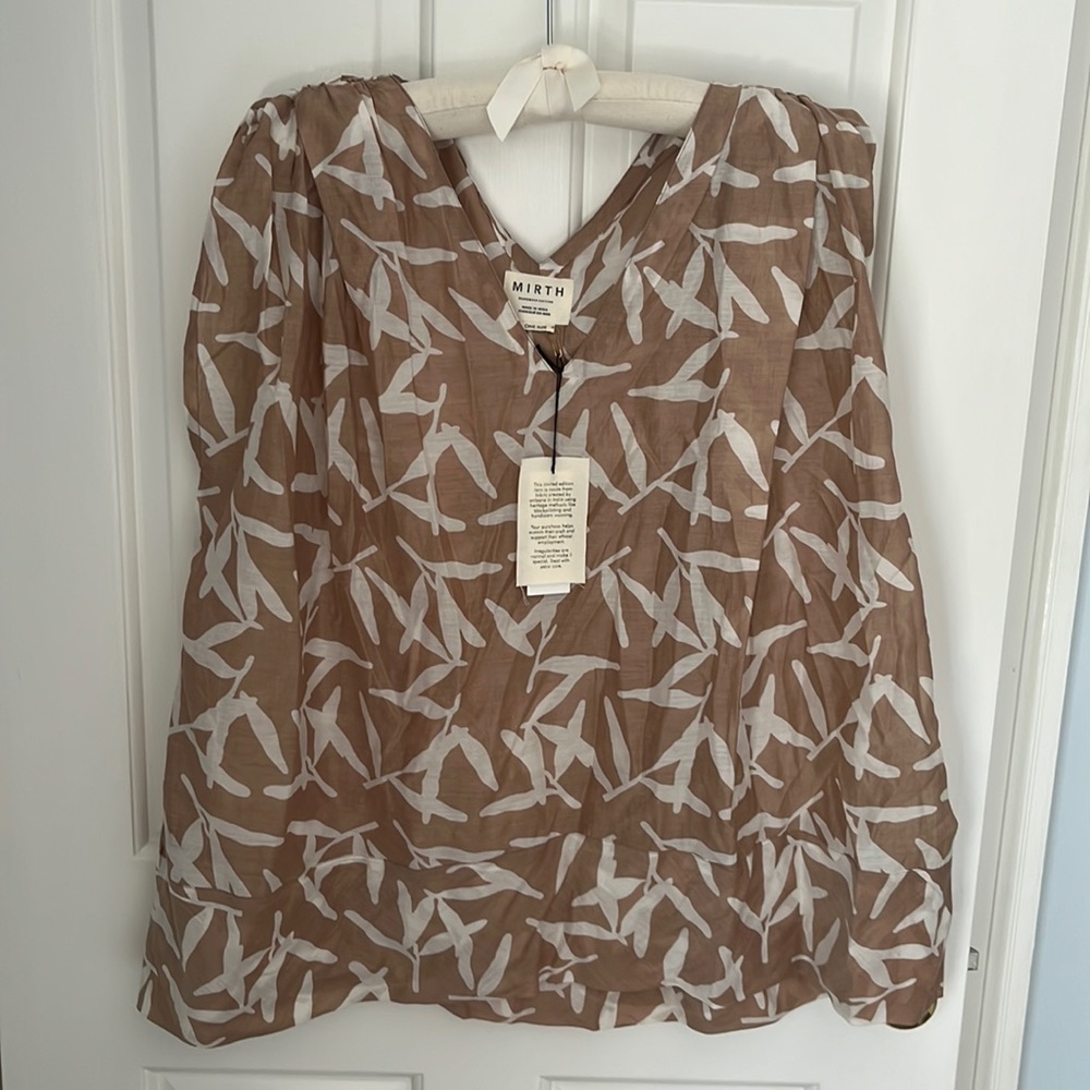 NWT Mirth Nantucket Top